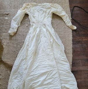 Vintage 1940s Elegant Cream Long Sleeve Wedding Dress Gown